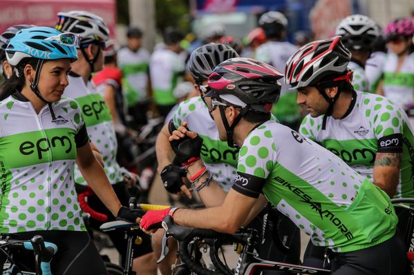 Vuelta a Colombia – Cronoescalada Las Palmas
Vuelta a Colombia – Cronoescalada Las Palmas        
Fecha: Agosto 15 de 2015. 
Para descargar esta fotografía en alta resolución, haga clic sobre la imagen hasta que la misma se despliegue en la pantalla completa; luego dé clic derecho y elija la opción "guardar imagen como". 
En caso de publicación por cualquier medio, solicitamos acompañarla del crédito: "Foto EPM"

Palabras clave: Vuelta Colombia Cronoescalada Palmas
