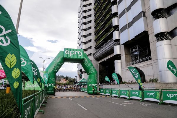 Vuelta a Colombia – Cronoescalada Las Palmas
Vuelta a Colombia – Cronoescalada Las Palmas        
Fecha: Agosto 15 de 2015. 
Para descargar esta fotografía en alta resolución, haga clic sobre la imagen hasta que la misma se despliegue en la pantalla completa; luego dé clic derecho y elija la opción "guardar imagen como". 
En caso de publicación por cualquier medio, solicitamos acompañarla del crédito: "Foto EPM"

Palabras clave: Vuelta Colombia Cronoescalada Palmas