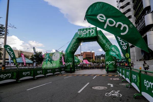 Vuelta a Colombia – Cronoescalada Las Palmas
Vuelta a Colombia – Cronoescalada Las Palmas        
Fecha: Agosto 15 de 2015. 
Para descargar esta fotografía en alta resolución, haga clic sobre la imagen hasta que la misma se despliegue en la pantalla completa; luego dé clic derecho y elija la opción "guardar imagen como". 
En caso de publicación por cualquier medio, solicitamos acompañarla del crédito: "Foto EPM"

Palabras clave: Vuelta Colombia Cronoescalada Palmas