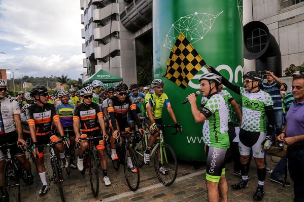 Vuelta a Colombia – Cronoescalada Las Palmas
Vuelta a Colombia – Cronoescalada Las Palmas        
Fecha: Agosto 15 de 2015. 
Para descargar esta fotografía en alta resolución, haga clic sobre la imagen hasta que la misma se despliegue en la pantalla completa; luego dé clic derecho y elija la opción "guardar imagen como". 
En caso de publicación por cualquier medio, solicitamos acompañarla del crédito: "Foto EPM"

Palabras clave: Vuelta Colombia Cronoescalada Palmas