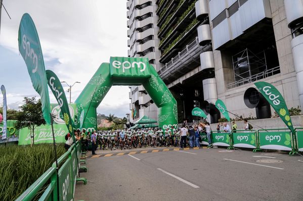 Vuelta a Colombia – Cronoescalada Las Palmas
Vuelta a Colombia – Cronoescalada Las Palmas        
Fecha: Agosto 15 de 2015. 
Para descargar esta fotografía en alta resolución, haga clic sobre la imagen hasta que la misma se despliegue en la pantalla completa; luego dé clic derecho y elija la opción "guardar imagen como". 
En caso de publicación por cualquier medio, solicitamos acompañarla del crédito: "Foto EPM"

Palabras clave: Vuelta Colombia Cronoescalada Palmas