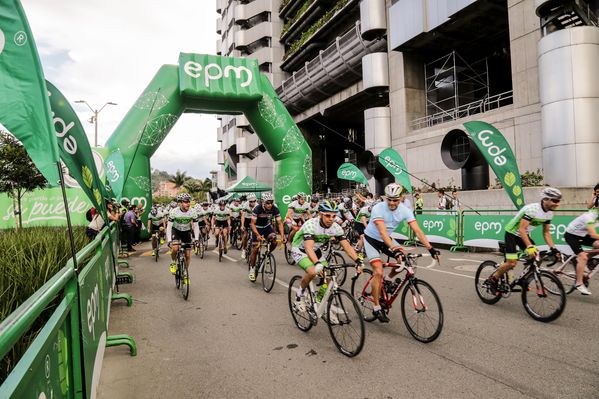 Vuelta a Colombia – Cronoescalada Las Palmas
Vuelta a Colombia – Cronoescalada Las Palmas        
Fecha: Agosto 15 de 2015. 
Para descargar esta fotografía en alta resolución, haga clic sobre la imagen hasta que la misma se despliegue en la pantalla completa; luego dé clic derecho y elija la opción "guardar imagen como". 
En caso de publicación por cualquier medio, solicitamos acompañarla del crédito: "Foto EPM"

Palabras clave: Vuelta Colombia Cronoescalada Palmas