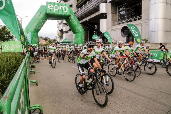 Vuelta a Colombia – Cronoescalada Las Palmas
Vuelta a Colombia – Cronoescalada Las Palmas        
Fecha: Agosto 15 de 2015. 
Para descargar esta fotografía en alta resolución, haga clic sobre la imagen hasta que la misma se despliegue en la pantalla completa; luego dé clic derecho y elija la opción "guardar imagen como". 
En caso de publicación por cualquier medio, solicitamos acompañarla del crédito: "Foto EPM"

Palabras clave: Vuelta Colombia Cronoescalada Palmas