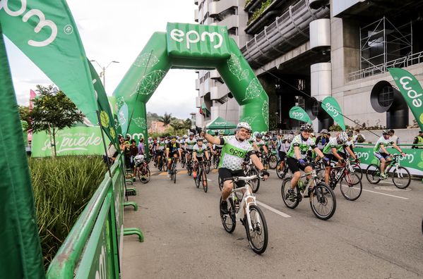 Vuelta a Colombia – Cronoescalada Las Palmas
Vuelta a Colombia – Cronoescalada Las Palmas        
Fecha: Agosto 15 de 2015. 
Para descargar esta fotografía en alta resolución, haga clic sobre la imagen hasta que la misma se despliegue en la pantalla completa; luego dé clic derecho y elija la opción "guardar imagen como". 
En caso de publicación por cualquier medio, solicitamos acompañarla del crédito: "Foto EPM"

Palabras clave: Vuelta Colombia Cronoescalada Palmas