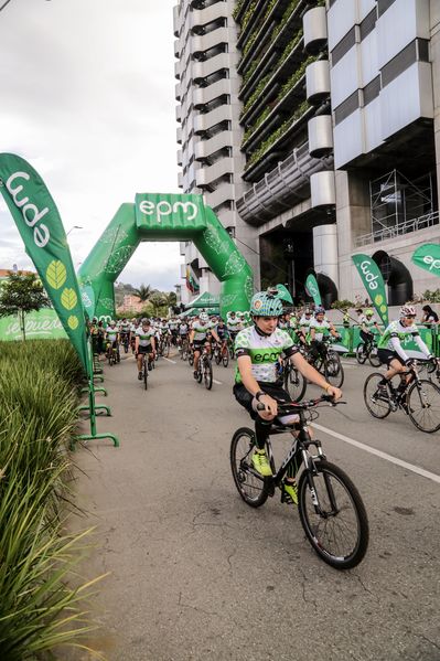 Vuelta a Colombia – Cronoescalada Las Palmas
Vuelta a Colombia – Cronoescalada Las Palmas        
Fecha: Agosto 15 de 2015. 
Para descargar esta fotografía en alta resolución, haga clic sobre la imagen hasta que la misma se despliegue en la pantalla completa; luego dé clic derecho y elija la opción "guardar imagen como". 
En caso de publicación por cualquier medio, solicitamos acompañarla del crédito: "Foto EPM"

Palabras clave: Vuelta Colombia Cronoescalada Palmas