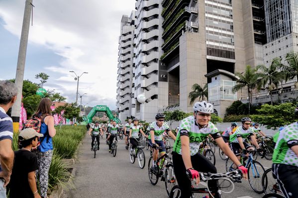 Vuelta Colombia Cronoescalada Palmas
Vuelta a Colombia – Cronoescalada Las Palmas        
Fecha: Agosto 15 de 2015. 
Para descargar esta fotografía en alta resolución, haga clic sobre la imagen hasta que la misma se despliegue en la pantalla completa; luego dé clic derecho y elija la opción "guardar imagen como". 
En caso de publicación por cualquier medio, solicitamos acompañarla del crédito: "Foto EPM"

Palabras clave: Vuelta Colombia Cronoescalada Palmas