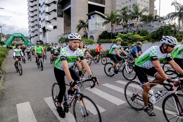 Vuelta a Colombia – Cronoescalada Las Palmas
Vuelta a Colombia – Cronoescalada Las Palmas        
Fecha: Agosto 15 de 2015. 
Para descargar esta fotografía en alta resolución, haga clic sobre la imagen hasta que la misma se despliegue en la pantalla completa; luego dé clic derecho y elija la opción "guardar imagen como". 
En caso de publicación por cualquier medio, solicitamos acompañarla del crédito: "Foto EPM"

Palabras clave: Vuelta Colombia Cronoescalada Palmas