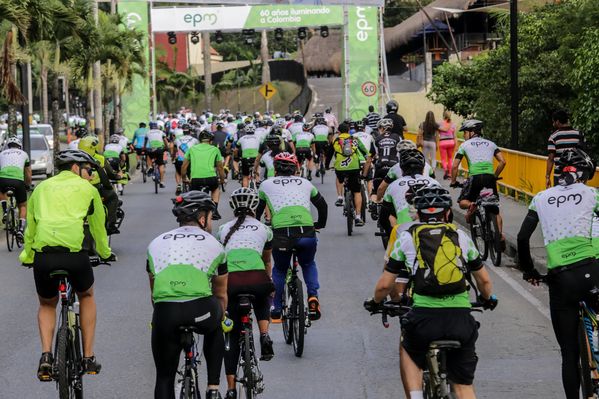 Vuelta a Colombia – Cronoescalada Las Palmas
Vuelta a Colombia – Cronoescalada Las Palmas        
Fecha: Agosto 15 de 2015. 
Para descargar esta fotografía en alta resolución, haga clic sobre la imagen hasta que la misma se despliegue en la pantalla completa; luego dé clic derecho y elija la opción "guardar imagen como". 
En caso de publicación por cualquier medio, solicitamos acompañarla del crédito: "Foto EPM"

Palabras clave: Vuelta Colombia Cronoescalada Palmas