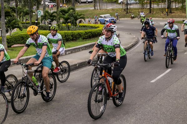 Vuelta a Colombia – Cronoescalada Las Palmas
Vuelta a Colombia – Cronoescalada Las Palmas        
Fecha: Agosto 15 de 2015. 
Para descargar esta fotografía en alta resolución, haga clic sobre la imagen hasta que la misma se despliegue en la pantalla completa; luego dé clic derecho y elija la opción "guardar imagen como". 
En caso de publicación por cualquier medio, solicitamos acompañarla del crédito: "Foto EPM"

Palabras clave: Vuelta Colombia Cronoescalada Palmas