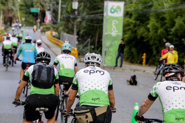 Vuelta a Colombia – Cronoescalada Las Palmas
Vuelta a Colombia – Cronoescalada Las Palmas        
Fecha: Agosto 15 de 2015. 
Para descargar esta fotografía en alta resolución, haga clic sobre la imagen hasta que la misma se despliegue en la pantalla completa; luego dé clic derecho y elija la opción "guardar imagen como". 
En caso de publicación por cualquier medio, solicitamos acompañarla del crédito: "Foto EPM"

Palabras clave: Vuelta Colombia Cronoescalada Palmas