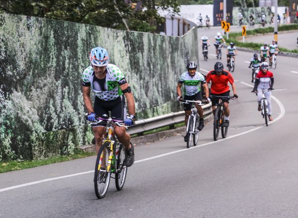 Vuelta a Colombia – Cronoescalada Las Palmas
Vuelta a Colombia – Cronoescalada Las Palmas        
Fecha: Agosto 15 de 2015. 
Para descargar esta fotografía en alta resolución, haga clic sobre la imagen hasta que la misma se despliegue en la pantalla completa; luego dé clic derecho y elija la opción "guardar imagen como". 
En caso de publicación por cualquier medio, solicitamos acompañarla del crédito: "Foto EPM"

Palabras clave: Vuelta Colombia Cronoescalada Palmas