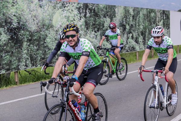 Vuelta a Colombia – Cronoescalada Las Palmas
Vuelta a Colombia – Cronoescalada Las Palmas        
Fecha: Agosto 15 de 2015. 
Para descargar esta fotografía en alta resolución, haga clic sobre la imagen hasta que la misma se despliegue en la pantalla completa; luego dé clic derecho y elija la opción "guardar imagen como". 
En caso de publicación por cualquier medio, solicitamos acompañarla del crédito: "Foto EPM"

Palabras clave: Vuelta Colombia Cronoescalada Palmas