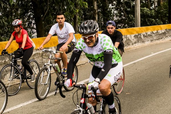 Vuelta a Colombia – Cronoescalada Las Palmas
Vuelta a Colombia – Cronoescalada Las Palmas        
Fecha: Agosto 15 de 2015. 
Para descargar esta fotografía en alta resolución, haga clic sobre la imagen hasta que la misma se despliegue en la pantalla completa; luego dé clic derecho y elija la opción "guardar imagen como". 
En caso de publicación por cualquier medio, solicitamos acompañarla del crédito: "Foto EPM"

Palabras clave: Vuelta Colombia Cronoescalada Palmas