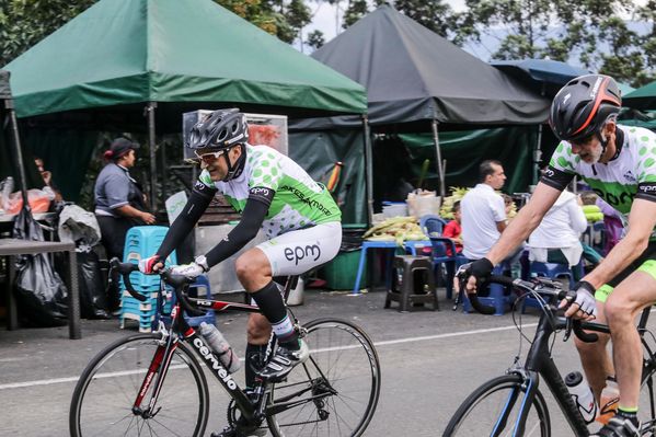 Vuelta a Colombia – Cronoescalada Las Palmas
Vuelta a Colombia – Cronoescalada Las Palmas        
Fecha: Agosto 15 de 2015. 
Para descargar esta fotografía en alta resolución, haga clic sobre la imagen hasta que la misma se despliegue en la pantalla completa; luego dé clic derecho y elija la opción "guardar imagen como". 
En caso de publicación por cualquier medio, solicitamos acompañarla del crédito: "Foto EPM"

Palabras clave: Vuelta Colombia Cronoescalada Palmas