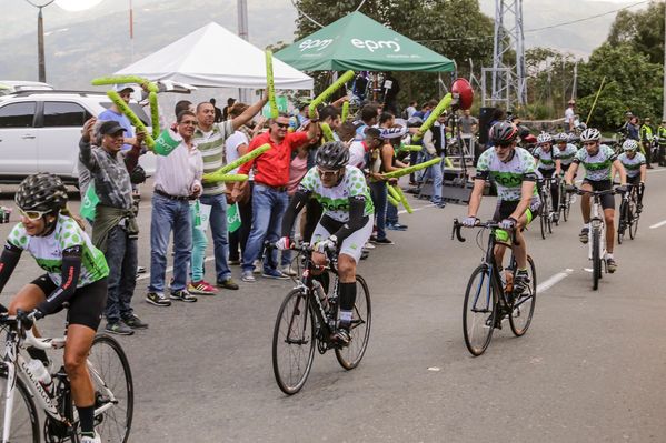 Vuelta a Colombia – Cronoescalada Las Palmas
Vuelta a Colombia – Cronoescalada Las Palmas        
Fecha: Agosto 15 de 2015. 
Para descargar esta fotografía en alta resolución, haga clic sobre la imagen hasta que la misma se despliegue en la pantalla completa; luego dé clic derecho y elija la opción "guardar imagen como". 
En caso de publicación por cualquier medio, solicitamos acompañarla del crédito: "Foto EPM"

Palabras clave: Vuelta Colombia Cronoescalada Palmas