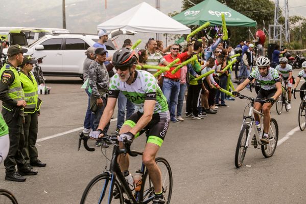 Vuelta a Colombia – Cronoescalada Las Palmas
Vuelta a Colombia – Cronoescalada Las Palmas        
Fecha: Agosto 15 de 2015. 
Para descargar esta fotografía en alta resolución, haga clic sobre la imagen hasta que la misma se despliegue en la pantalla completa; luego dé clic derecho y elija la opción "guardar imagen como". 
En caso de publicación por cualquier medio, solicitamos acompañarla del crédito: "Foto EPM"

Palabras clave: Vuelta Colombia Cronoescalada Palmas