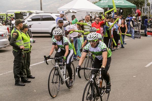 Vuelta a Colombia – Cronoescalada Las Palmas
Vuelta a Colombia – Cronoescalada Las Palmas        
Fecha: Agosto 15 de 2015. 
Para descargar esta fotografía en alta resolución, haga clic sobre la imagen hasta que la misma se despliegue en la pantalla completa; luego dé clic derecho y elija la opción "guardar imagen como". 
En caso de publicación por cualquier medio, solicitamos acompañarla del crédito: "Foto EPM"

Palabras clave: Vuelta Colombia Cronoescalada Palmas