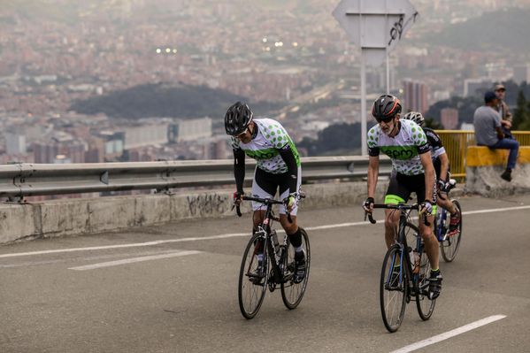 Vuelta a Colombia – Cronoescalada Las Palmas
Vuelta a Colombia – Cronoescalada Las Palmas        
Fecha: Agosto 15 de 2015. 
Para descargar esta fotografía en alta resolución, haga clic sobre la imagen hasta que la misma se despliegue en la pantalla completa; luego dé clic derecho y elija la opción "guardar imagen como". 
En caso de publicación por cualquier medio, solicitamos acompañarla del crédito: "Foto EPM"

Palabras clave: Vuelta Colombia Cronoescalada Palmas