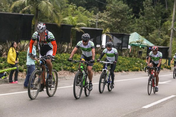 Vuelta a Colombia – Cronoescalada Las Palmas
Vuelta a Colombia – Cronoescalada Las Palmas        
Fecha: Agosto 15 de 2015. 
Para descargar esta fotografía en alta resolución, haga clic sobre la imagen hasta que la misma se despliegue en la pantalla completa; luego dé clic derecho y elija la opción "guardar imagen como". 
En caso de publicación por cualquier medio, solicitamos acompañarla del crédito: "Foto EPM"

Palabras clave: Vuelta Colombia Cronoescalada Palmas