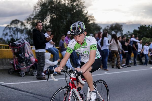 Vuelta a Colombia – Cronoescalada Las Palmas
Vuelta a Colombia – Cronoescalada Las Palmas        
Fecha: Agosto 15 de 2015. 
Para descargar esta fotografía en alta resolución, haga clic sobre la imagen hasta que la misma se despliegue en la pantalla completa; luego dé clic derecho y elija la opción "guardar imagen como". 
En caso de publicación por cualquier medio, solicitamos acompañarla del crédito: "Foto EPM"

Palabras clave: Vuelta Colombia Cronoescalada Palmas