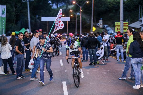 Vuelta a Colombia – Cronoescalada Las Palmas
Vuelta a Colombia – Cronoescalada Las Palmas        
Fecha: Agosto 15 de 2015. 
Para descargar esta fotografía en alta resolución, haga clic sobre la imagen hasta que la misma se despliegue en la pantalla completa; luego dé clic derecho y elija la opción "guardar imagen como". 
En caso de publicación por cualquier medio, solicitamos acompañarla del crédito: "Foto EPM"

Palabras clave: Vuelta Colombia Cronoescalada Palmas