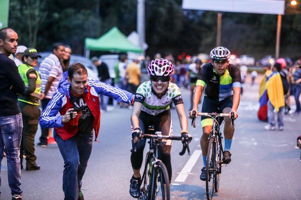Vuelta a Colombia – Cronoescalada Las Palmas
Vuelta a Colombia – Cronoescalada Las Palmas        
Fecha: Agosto 15 de 2015. 
Para descargar esta fotografía en alta resolución, haga clic sobre la imagen hasta que la misma se despliegue en la pantalla completa; luego dé clic derecho y elija la opción "guardar imagen como". 
En caso de publicación por cualquier medio, solicitamos acompañarla del crédito: "Foto EPM"

Palabras clave: Vuelta Colombia Cronoescalada Palmas