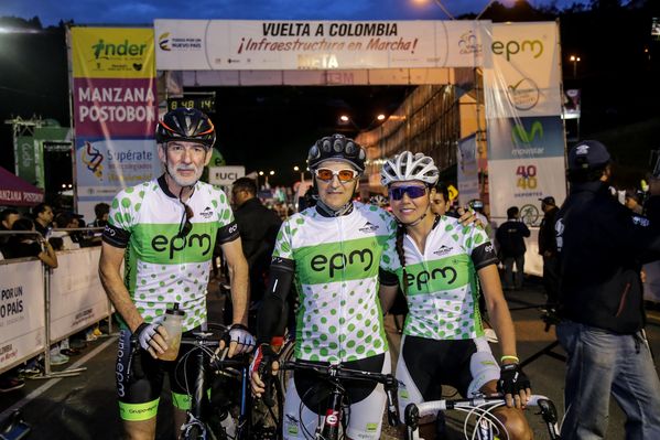 Vuelta a Colombia – Cronoescalada Las Palmas
Vuelta a Colombia – Cronoescalada Las Palmas        
Fecha: Agosto 15 de 2015. 
Para descargar esta fotografía en alta resolución, haga clic sobre la imagen hasta que la misma se despliegue en la pantalla completa; luego dé clic derecho y elija la opción "guardar imagen como". 
En caso de publicación por cualquier medio, solicitamos acompañarla del crédito: "Foto EPM"

Palabras clave: Vuelta Colombia Cronoescalada Palmas