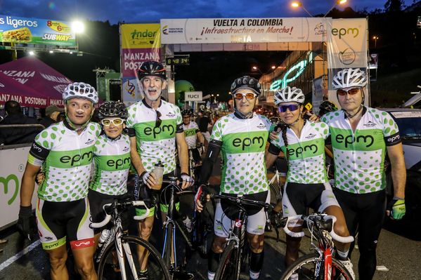 Vuelta a Colombia – Cronoescalada Las Palmas
Vuelta a Colombia – Cronoescalada Las Palmas        
Fecha: Agosto 15 de 2015. 
Para descargar esta fotografía en alta resolución, haga clic sobre la imagen hasta que la misma se despliegue en la pantalla completa; luego dé clic derecho y elija la opción "guardar imagen como". 
En caso de publicación por cualquier medio, solicitamos acompañarla del crédito: "Foto EPM"

Palabras clave: Vuelta Colombia Cronoescalada Palmas
