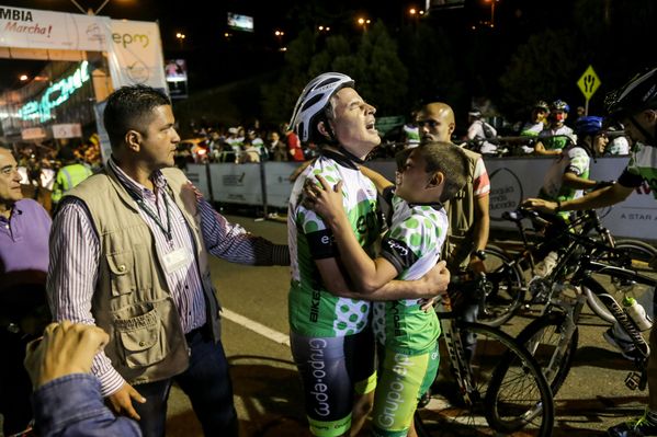 Vuelta a Colombia – Cronoescalada Las Palmas
Vuelta a Colombia – Cronoescalada Las Palmas        
Fecha: Agosto 15 de 2015. 
Para descargar esta fotografía en alta resolución, haga clic sobre la imagen hasta que la misma se despliegue en la pantalla completa; luego dé clic derecho y elija la opción "guardar imagen como". 
En caso de publicación por cualquier medio, solicitamos acompañarla del crédito: "Foto EPM"

Palabras clave: Vuelta Colombia Cronoescalada Palmas