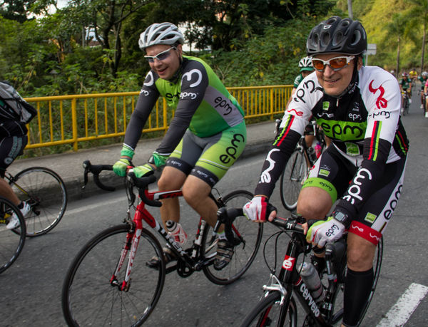 Ciclo paseo a recibir la Vuelta a Colombia
Ciclo paseo a recibir la Vuelta a Colombia
Fecha: Agosto 16 de 2014
Para descargar esta fotografía en alta resolución, haga clic sobre la imagen hasta que la misma se despliegue en la pantalla completa; luego dé clic derecho y elija la opción "guardar imagen como". 
En caso de publicación por cualquier medio, solicitamos acompañarla del crédito: "Foto EPM"

Palabras clave: Ciclo paseo recibir Vuelta Colombia