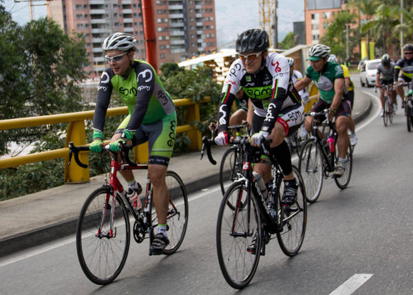 Ciclo paseo a recibir la Vuelta a Colombia
Ciclo paseo a recibir la Vuelta a Colombia
Fecha: Agosto 16 de 2014
Para descargar esta fotografía en alta resolución, haga clic sobre la imagen hasta que la misma se despliegue en la pantalla completa; luego dé clic derecho y elija la opción "guardar imagen como". 
En caso de publicación por cualquier medio, solicitamos acompañarla del crédito: "Foto EPM"

Palabras clave: Ciclo paseo recibir Vuelta Colombia