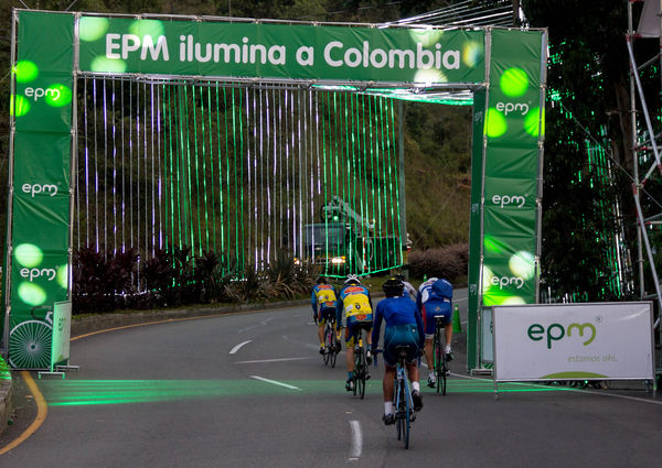 Ciclo paseo a recibir la Vuelta a Colombia
Ciclo paseo a recibir la Vuelta a Colombia
Fecha: Agosto 16 de 2014
Para descargar esta fotografía en alta resolución, haga clic sobre la imagen hasta que la misma se despliegue en la pantalla completa; luego dé clic derecho y elija la opción "guardar imagen como". 
En caso de publicación por cualquier medio, solicitamos acompañarla del crédito: "Foto EPM"

Palabras clave: Ciclo paseo recibir Vuelta Colombia