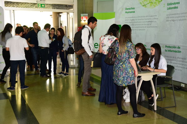 Encuentro de Proveedores y Contratistas EPM 2019
Encuentro de Proveedores y Contratistas EPM 2019
Fecha: Agosto 29 de 2019. 
Para descargar esta fotografía en alta resolución, haga clic sobre la imagen hasta que la misma se despliegue en la pantalla completa; luego dé clic derecho y elija la opción "guardar imagen como". 
En caso de publicación por cualquier medio, solicitamos acompañarla del crédito: "Foto EPM"
Palabras clave: Encuentro de Proveedores y Contratistas EPM 2019