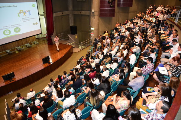 Encuentro de Proveedores y Contratistas EPM 2019
Encuentro de Proveedores y Contratistas EPM 2019
Fecha: Agosto 29 de 2019. 
Para descargar esta fotografía en alta resolución, haga clic sobre la imagen hasta que la misma se despliegue en la pantalla completa; luego dé clic derecho y elija la opción "guardar imagen como". 
En caso de publicación por cualquier medio, solicitamos acompañarla del crédito: "Foto EPM"
Palabras clave: Encuentro de Proveedores y Contratistas EPM 2019
