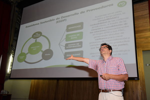 Encuentro de Proveedores y Contratistas EPM 2019
Encuentro de Proveedores y Contratistas EPM 2019
Fecha: Agosto 29 de 2019. 
Para descargar esta fotografía en alta resolución, haga clic sobre la imagen hasta que la misma se despliegue en la pantalla completa; luego dé clic derecho y elija la opción "guardar imagen como". 
En caso de publicación por cualquier medio, solicitamos acompañarla del crédito: "Foto EPM"
Palabras clave: Encuentro de Proveedores y Contratistas EPM 2019