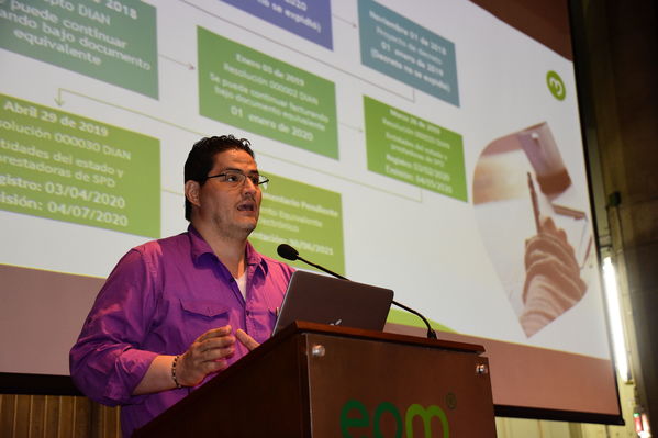 Encuentro de Proveedores y Contratistas EPM 2019
Encuentro de Proveedores y Contratistas EPM 2019
Fecha: Agosto 29 de 2019. 
Para descargar esta fotografía en alta resolución, haga clic sobre la imagen hasta que la misma se despliegue en la pantalla completa; luego dé clic derecho y elija la opción "guardar imagen como". 
En caso de publicación por cualquier medio, solicitamos acompañarla del crédito: "Foto EPM"
Palabras clave: Encuentro de Proveedores y Contratistas EPM 2019