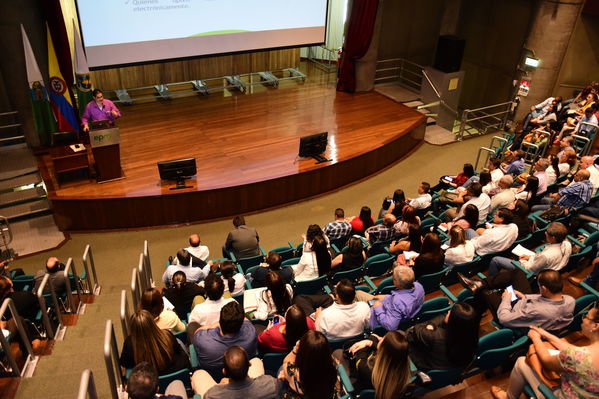 Encuentro de Proveedores y Contratistas EPM 2019
Encuentro de Proveedores y Contratistas EPM 2019
Fecha: Agosto 29 de 2019. 
Para descargar esta fotografía en alta resolución, haga clic sobre la imagen hasta que la misma se despliegue en la pantalla completa; luego dé clic derecho y elija la opción "guardar imagen como". 
En caso de publicación por cualquier medio, solicitamos acompañarla del crédito: "Foto EPM"
Palabras clave: Encuentro de Proveedores y Contratistas EPM 2019