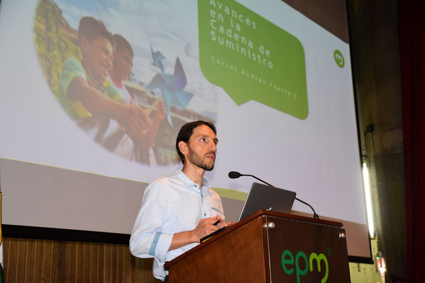 Encuentro de Proveedores y Contratistas EPM 2019
Encuentro de Proveedores y Contratistas EPM 2019
Fecha: Agosto 29 de 2019. 
Para descargar esta fotografía en alta resolución, haga clic sobre la imagen hasta que la misma se despliegue en la pantalla completa; luego dé clic derecho y elija la opción "guardar imagen como". 
En caso de publicación por cualquier medio, solicitamos acompañarla del crédito: "Foto EPM"
Palabras clave: Encuentro de Proveedores y Contratistas EPM 2019