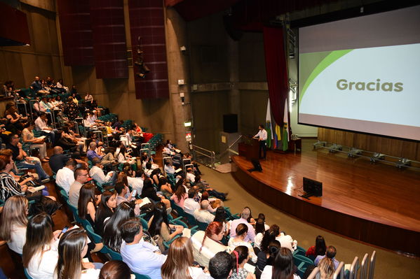 Encuentro de Proveedores y Contratistas EPM 2019
Encuentro de Proveedores y Contratistas EPM 2019
Fecha: Agosto 29 de 2019. 
Para descargar esta fotografía en alta resolución, haga clic sobre la imagen hasta que la misma se despliegue en la pantalla completa; luego dé clic derecho y elija la opción "guardar imagen como". 
En caso de publicación por cualquier medio, solicitamos acompañarla del crédito: "Foto EPM"
Palabras clave: Encuentro de Proveedores y Contratistas EPM 2019