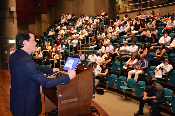 Encuentro de Proveedores y Contratistas EPM 2019
Encuentro de Proveedores y Contratistas EPM 2019
Fecha: Agosto 29 de 2019. 
Para descargar esta fotografía en alta resolución, haga clic sobre la imagen hasta que la misma se despliegue en la pantalla completa; luego dé clic derecho y elija la opción "guardar imagen como". 
En caso de publicación por cualquier medio, solicitamos acompañarla del crédito: "Foto EPM"
Palabras clave: Encuentro de Proveedores y Contratistas EPM 2019