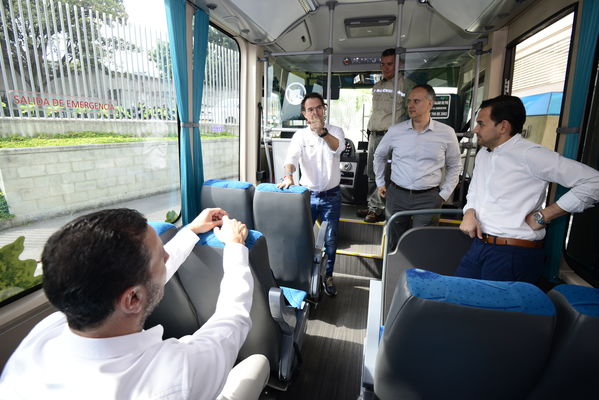 Construyendo País - Bus eléctrico
Construyendo País - Bus eléctrico
Fecha: Agosto 31 de 2019. 
Para descargar esta fotografía en alta resolución, haga clic sobre la imagen hasta que la misma se despliegue en la pantalla completa; luego dé clic derecho y elija la opción "guardar imagen como". 
En caso de publicación por cualquier medio, solicitamos acompañarla del crédito: "Foto EPM"
Palabras clave: Construyendo País - Bus eléctrico