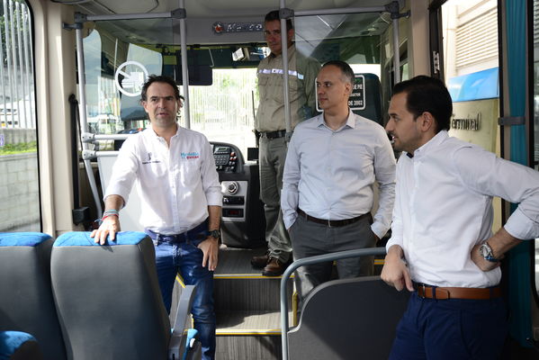Construyendo País - Bus eléctrico
Construyendo País - Bus eléctrico
Fecha: Agosto 31 de 2019. 
Para descargar esta fotografía en alta resolución, haga clic sobre la imagen hasta que la misma se despliegue en la pantalla completa; luego dé clic derecho y elija la opción "guardar imagen como". 
En caso de publicación por cualquier medio, solicitamos acompañarla del crédito: "Foto EPM"
Palabras clave: Construyendo País - Bus eléctrico
