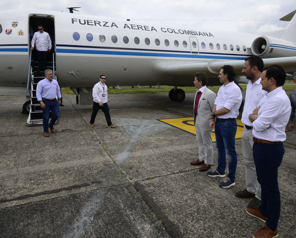 Construyendo País - Bus eléctrico
Construyendo País - Bus eléctrico
Fecha: Agosto 31 de 2019. 
Para descargar esta fotografía en alta resolución, haga clic sobre la imagen hasta que la misma se despliegue en la pantalla completa; luego dé clic derecho y elija la opción "guardar imagen como". 
En caso de publicación por cualquier medio, solicitamos acompañarla del crédito: "Foto EPM"
Palabras clave: Construyendo País - Bus eléctrico
