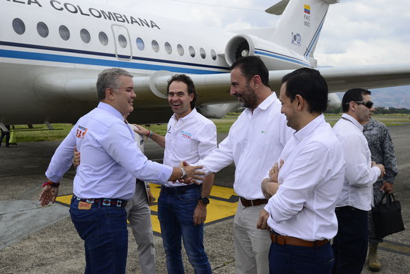 Construyendo País - Bus eléctrico
Construyendo País - Bus eléctrico
Fecha: Agosto 31 de 2019. 
Para descargar esta fotografía en alta resolución, haga clic sobre la imagen hasta que la misma se despliegue en la pantalla completa; luego dé clic derecho y elija la opción "guardar imagen como". 
En caso de publicación por cualquier medio, solicitamos acompañarla del crédito: "Foto EPM"
Palabras clave: Construyendo País - Bus eléctrico