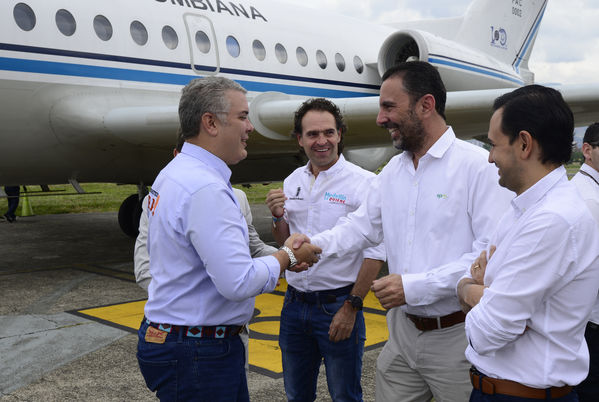 Construyendo País - Bus eléctrico
Construyendo País - Bus eléctrico
Fecha: Agosto 31 de 2019. 
Para descargar esta fotografía en alta resolución, haga clic sobre la imagen hasta que la misma se despliegue en la pantalla completa; luego dé clic derecho y elija la opción "guardar imagen como". 
En caso de publicación por cualquier medio, solicitamos acompañarla del crédito: "Foto EPM"
Palabras clave: Construyendo País - Bus eléctrico