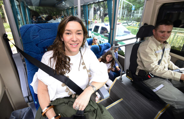 Construyendo País - Bus eléctrico
Construyendo País - Bus eléctrico
Fecha: Agosto 31 de 2019. 
Para descargar esta fotografía en alta resolución, haga clic sobre la imagen hasta que la misma se despliegue en la pantalla completa; luego dé clic derecho y elija la opción "guardar imagen como". 
En caso de publicación por cualquier medio, solicitamos acompañarla del crédito: "Foto EPM"
Palabras clave: Construyendo País - Bus eléctrico