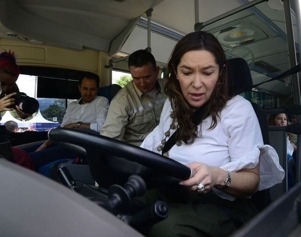 Construyendo País - Bus eléctrico
Construyendo País - Bus eléctrico
Fecha: Agosto 31 de 2019. 
Para descargar esta fotografía en alta resolución, haga clic sobre la imagen hasta que la misma se despliegue en la pantalla completa; luego dé clic derecho y elija la opción "guardar imagen como". 
En caso de publicación por cualquier medio, solicitamos acompañarla del crédito: "Foto EPM"
Palabras clave: Construyendo País - Bus eléctrico