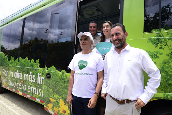 Construyendo País - Bus eléctrico
Construyendo País - Bus eléctrico
Fecha: Agosto 31 de 2019. 
Para descargar esta fotografía en alta resolución, haga clic sobre la imagen hasta que la misma se despliegue en la pantalla completa; luego dé clic derecho y elija la opción "guardar imagen como". 
En caso de publicación por cualquier medio, solicitamos acompañarla del crédito: "Foto EPM"
Palabras clave: Construyendo País - Bus eléctrico