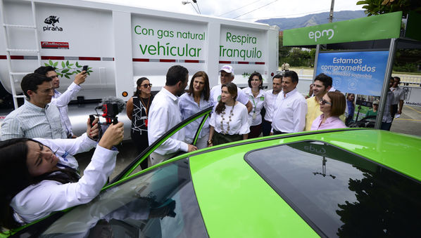 Construyendo País - Bus eléctrico
Construyendo País - Bus eléctrico
Fecha: Agosto 31 de 2019. 
Para descargar esta fotografía en alta resolución, haga clic sobre la imagen hasta que la misma se despliegue en la pantalla completa; luego dé clic derecho y elija la opción "guardar imagen como". 
En caso de publicación por cualquier medio, solicitamos acompañarla del crédito: "Foto EPM"
Palabras clave: Construyendo País - Bus eléctrico