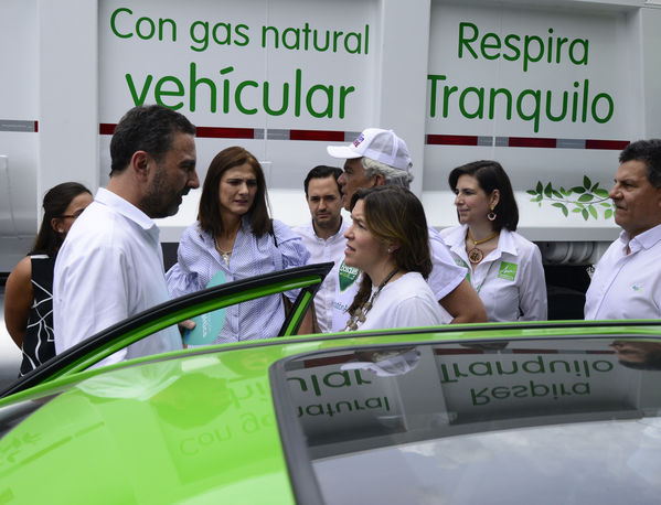 Construyendo País - Bus eléctrico
Construyendo País - Bus eléctrico
Fecha: Agosto 31 de 2019. 
Para descargar esta fotografía en alta resolución, haga clic sobre la imagen hasta que la misma se despliegue en la pantalla completa; luego dé clic derecho y elija la opción "guardar imagen como". 
En caso de publicación por cualquier medio, solicitamos acompañarla del crédito: "Foto EPM"
Palabras clave: Construyendo País - Bus eléctrico